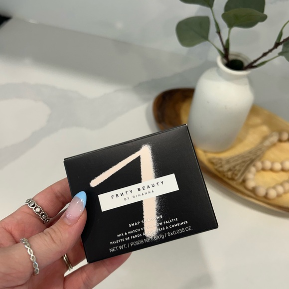 Fenty Beauty Snap Shadow Mix & Match Eyeshadow Palette - 7 Cadet - Picture 3 of 5